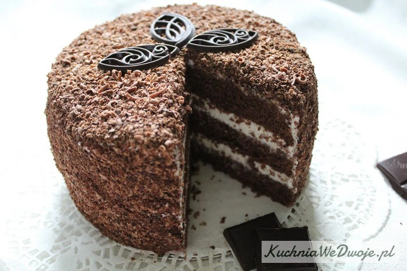 Tort mocno czekoladowy z masą śmietanową