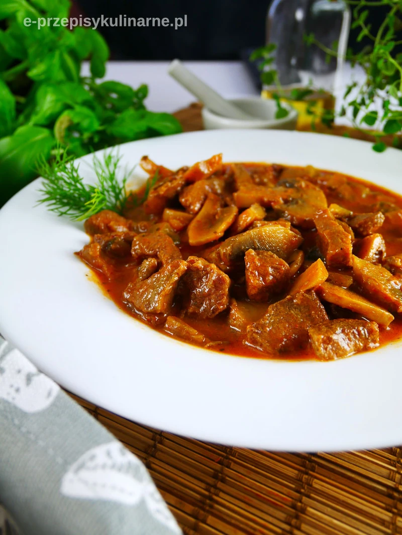 Boeuf Stroganow / Strogonow – klasyczny przepis