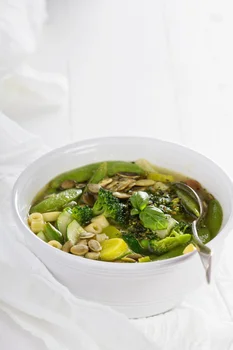 MINESTRONE Z ZIELONYMI WARZYWAMI