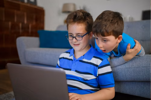 KONIEC z nieodpowiednimi treściami dla dzieci! Nowe prawo ZMIENI internet!