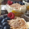 Deser z mascarpone i musem mango.