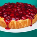 Sernik z białą czekoladą i sosem wiśniowym. Przepis krok po kroku.