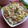Sałatka makaronowa z paluszkami krabowymi surimi