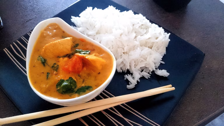 proste curry z kurczakiem i mleczkiem kokosowym