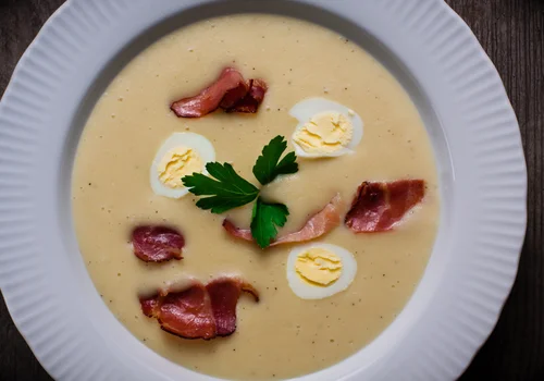 Zaskocz gości w Wielkanoc i przygotuj kremową zupę chrzanową! To świąteczny must-have!