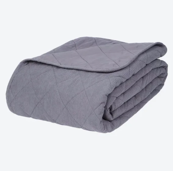 Zdjęcie Ta narzuta z Action totalnie odmieni sypialnie za 64,90 zł! Cudownie miękka, sztruksowy motyw i modne kolory robią wrażenie #2