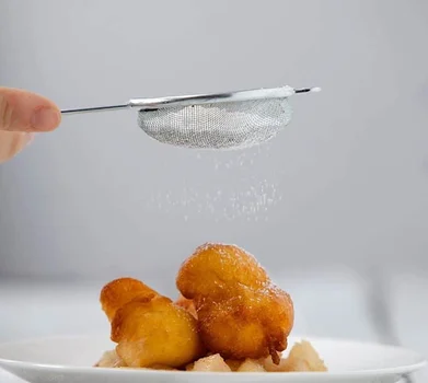 Mini pączki na karmelizowanej gruszce
