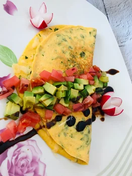 Omlet twarogowo – pietruszkowy z dodatkiem sera żółtego