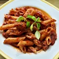 Penne z pomidorami i kurczakiem