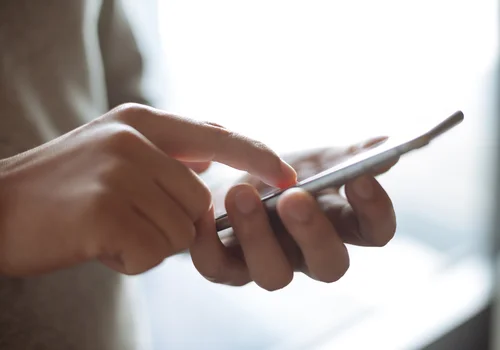 Nowe prawo komunikacji elektronicznej! Sejm uchwalił zmiany dla użytkowników telefonów i internetu!