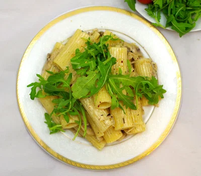 Penne z mascarpone i pieczarkami