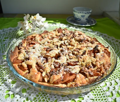 Tarta jabłkowa z orzechami