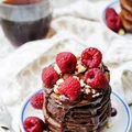CZEKOLADOWE PANCAKES Z MALINAMI