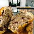 KURCZAK FASZEROWANY KASZĄ, PISTACJAMI I ŻURAWINĄ
