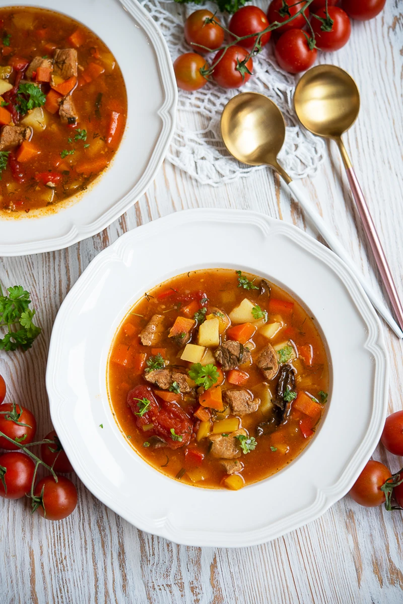 Aromatyczna zupa gulaszowa
