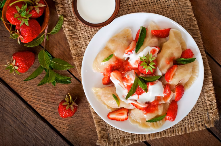 Najlepszy sezonowy przepis na pierogi z truskawkami!