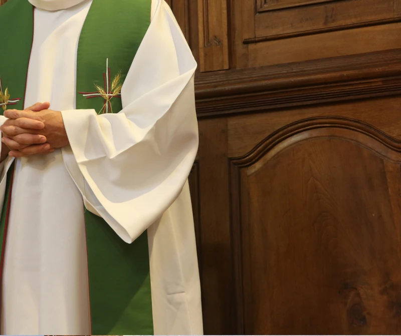 Ceny paliw nie obowiązują księży. Duchowni płacą taniej!