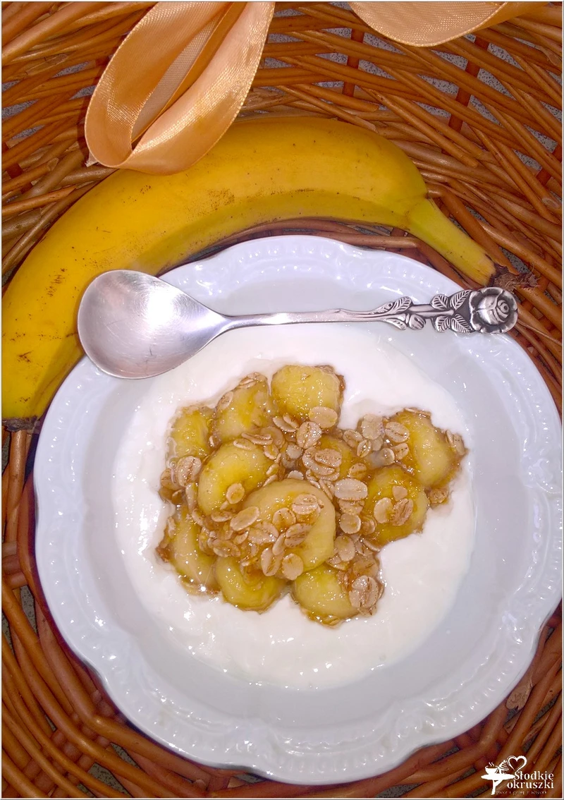 Delikatny deser z bananem w kokosowej nucie