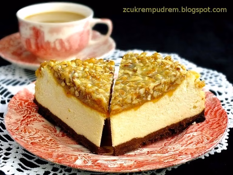 sernik z orzechami w karmelu