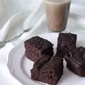 BROWNIE FASOLOWE Z RUMEM (BEZGLUTENOWE, BEZ CUKRU, WEGETARIAŃSKIE)