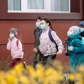 Powrót do szkół po feriach. Nie tylko klasy I-III? Czarnek wskazuje roczniki