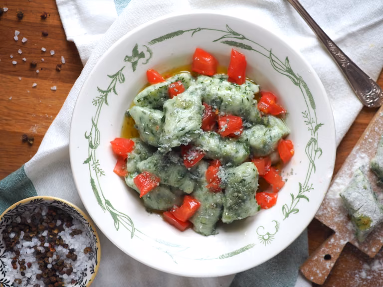 Kluski szpinakowe z serem ricotta