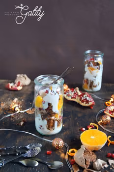 Eton mess, czyli deser bezowy z pomarańczami i granatem
