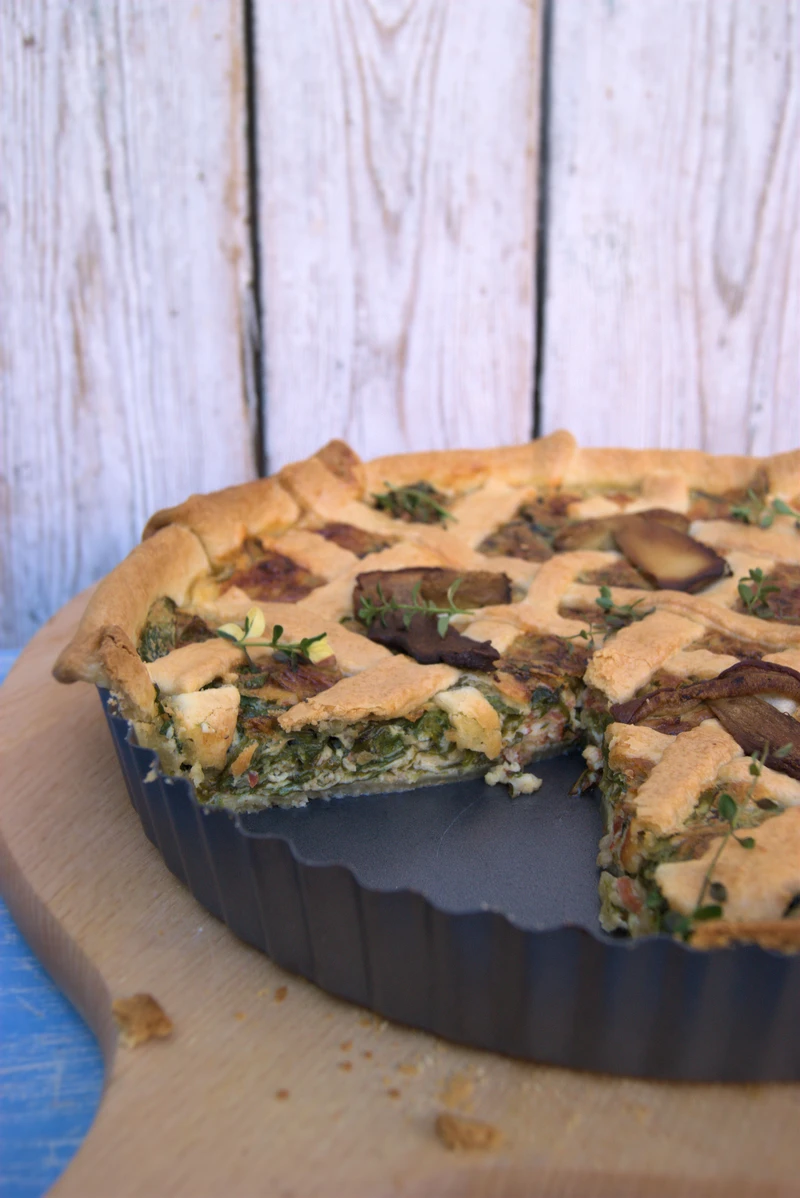 Tarta ze szpiakiem, grzybami i chorizo