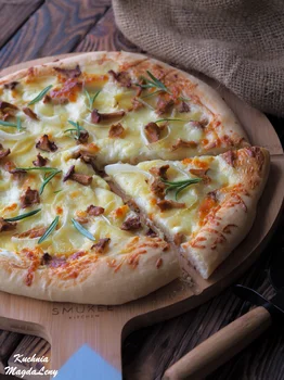 Pizza biała z kurkami i ziemniakami