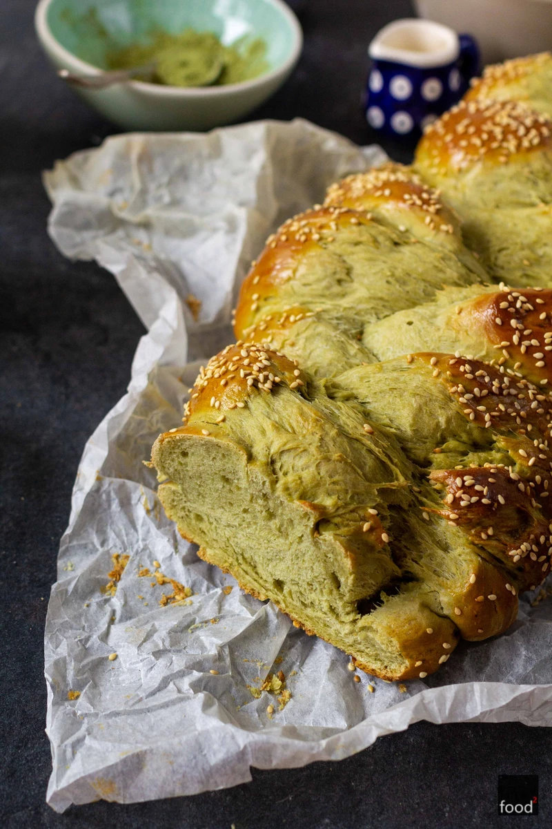 Chałka z zieloną herbatą matcha
