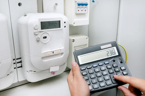 Niższe rachunki za prąd i zamrożenie cen dla firm! Wyznaczono nowy termin złożenie oświadczenia