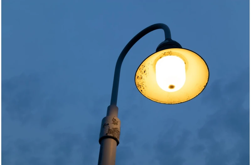 Zaskakujące odkrycie naukowców: Nocne światło równie groźne jak smog!