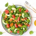 Szpinakowa sałatka z łososiem, avocado i grapefruitem