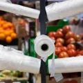 To dopiero początek plastikowej rewolucji! Zniknie też produkt, bez którego nie wyobrażamy sobie zakupów