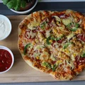 Pizza orkiszowa pieczona na kamieniu