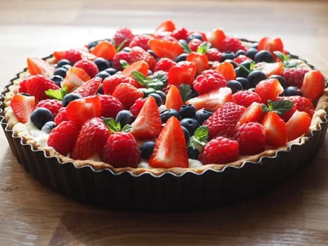 Tarta z owocami sezonowymi