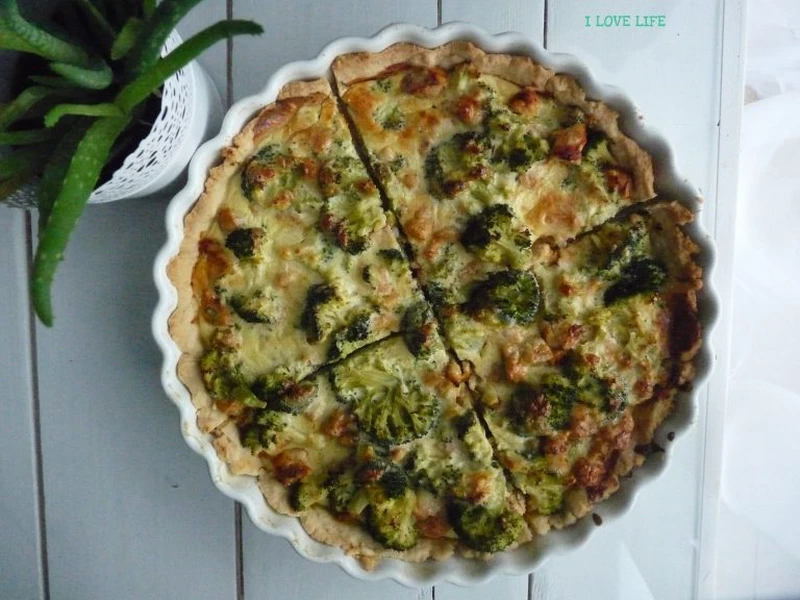 Tarta z kurczakiem i brokułami