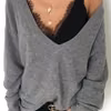 Szary sweter oversize