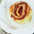 Ciasto francuskie z serem i salami