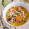 Pikantna laksa z klopsikami