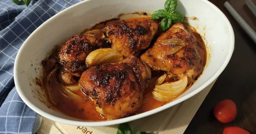 Udka pieczone z czerwoną pastą curry.