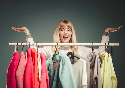 Capsule wardrobe: Jak zredukować swoją szafę do 37 bazowych elementów