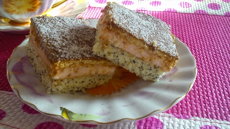 Ciasto z budyniem malinowym