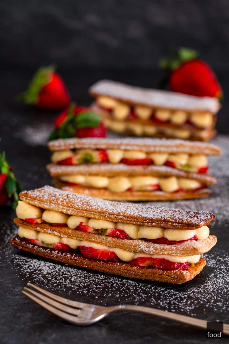 Millefeuille z truskawkami i kremem waniliowym