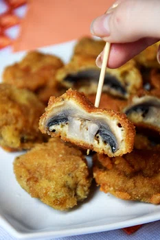 Chrupiące pieczarki w serowym cieście