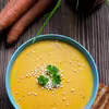 Zupa marchewkowa z curry i poppingiem