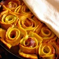 Róże z makaronu z szynką i  serami