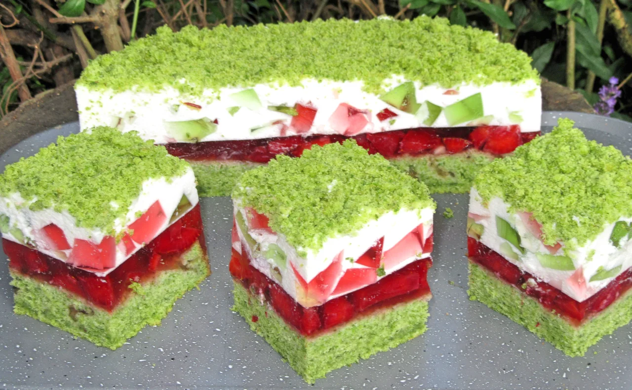 Ciasto LEŚNY SKRZAT/LEŚNY MECH z truskawkami, galaretkami-pyszne i piękne ciasto +FILM