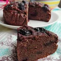 Zdrowe cukiniowe brownie z czereśniami, bez cukru i białej mąki