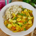 Ryż z kurczakiem i groszkiem w sosie curry – błyskawiczny przepis